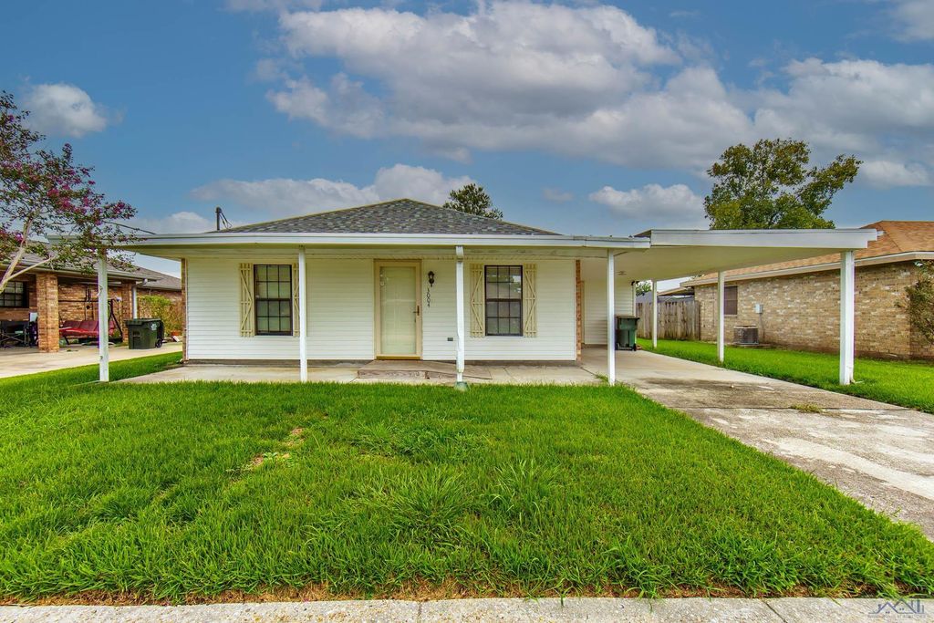 3004 Sycamore Dr, Houma, LA 70363