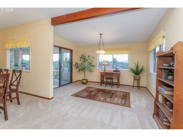 7130 LOS VERDES Dr, Gladstone, OR 97027