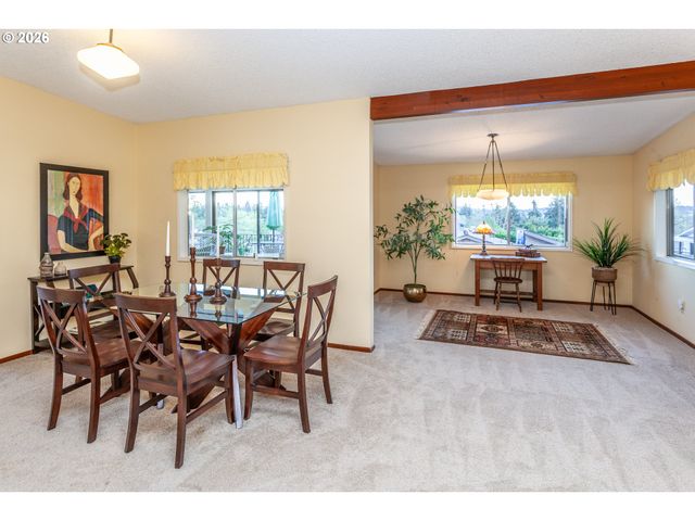 7130 LOS VERDES Dr, Gladstone, OR 97027