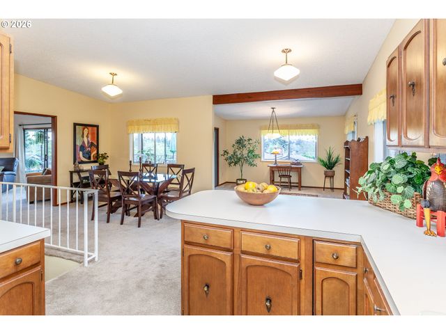 7130 LOS VERDES Dr, Gladstone, OR 97027