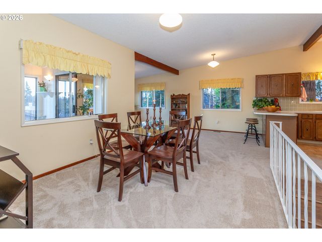 7130 LOS VERDES Dr, Gladstone, OR 97027