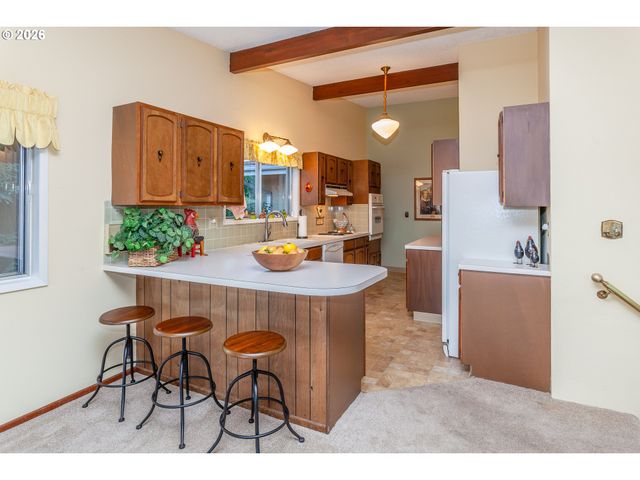 7130 LOS VERDES Dr, Gladstone, OR 97027