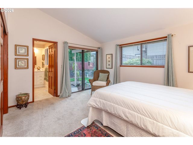 7130 LOS VERDES Dr, Gladstone, OR 97027