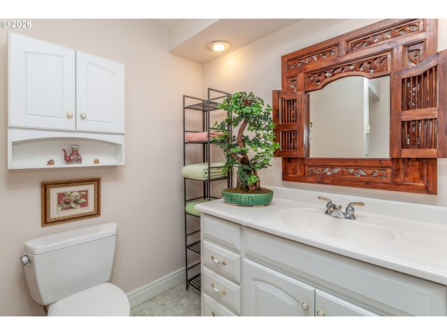 7130 LOS VERDES Dr, Gladstone, OR 97027