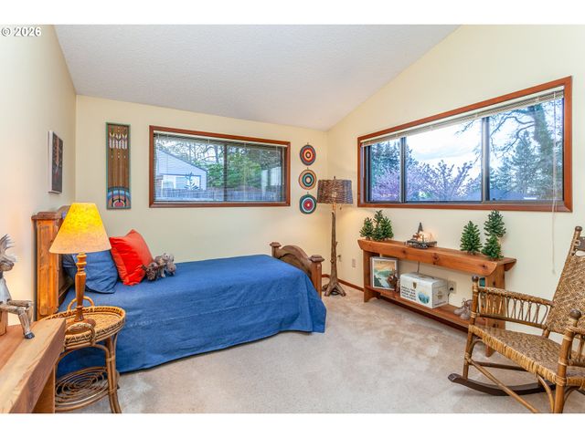 7130 LOS VERDES Dr, Gladstone, OR 97027