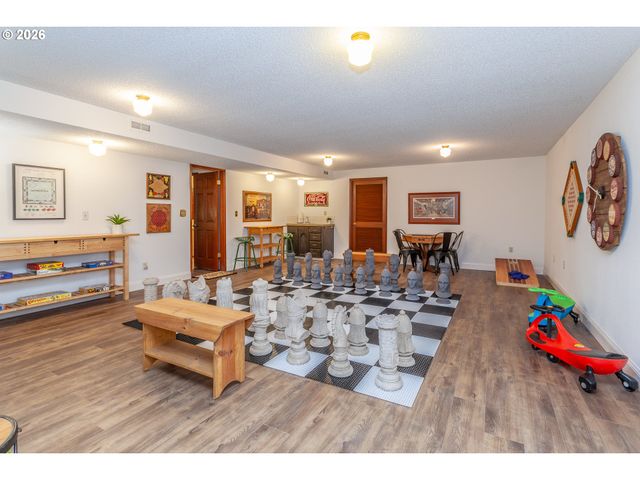 7130 LOS VERDES Dr, Gladstone, OR 97027