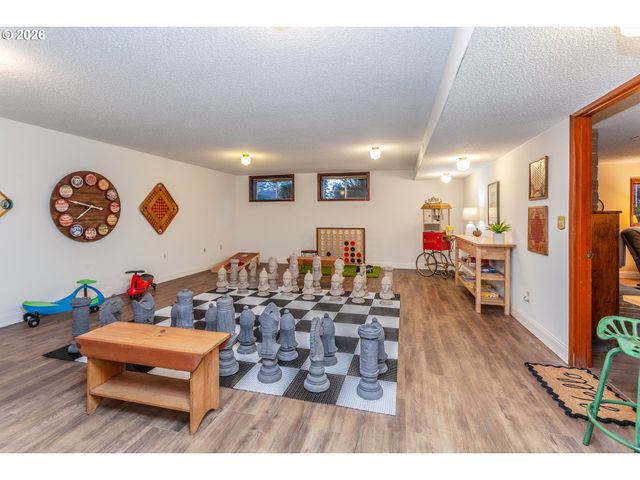 7130 LOS VERDES Dr, Gladstone, OR 97027