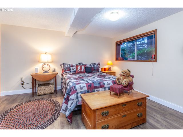 7130 LOS VERDES Dr, Gladstone, OR 97027