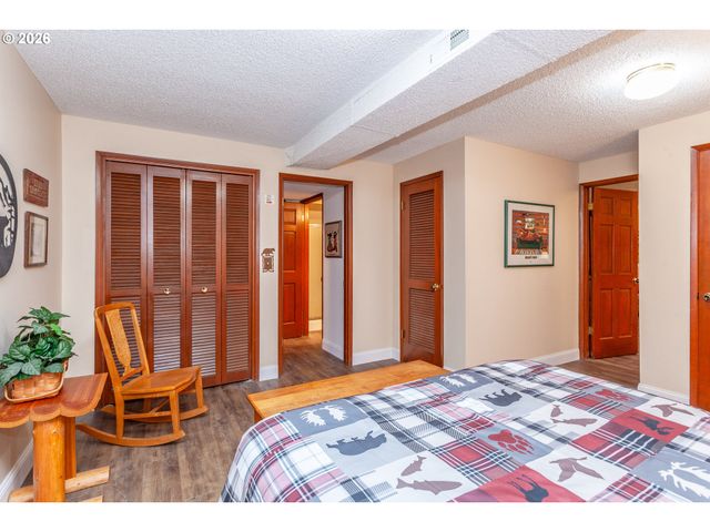 7130 LOS VERDES Dr, Gladstone, OR 97027