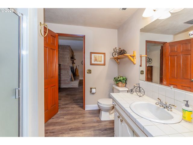 7130 LOS VERDES Dr, Gladstone, OR 97027