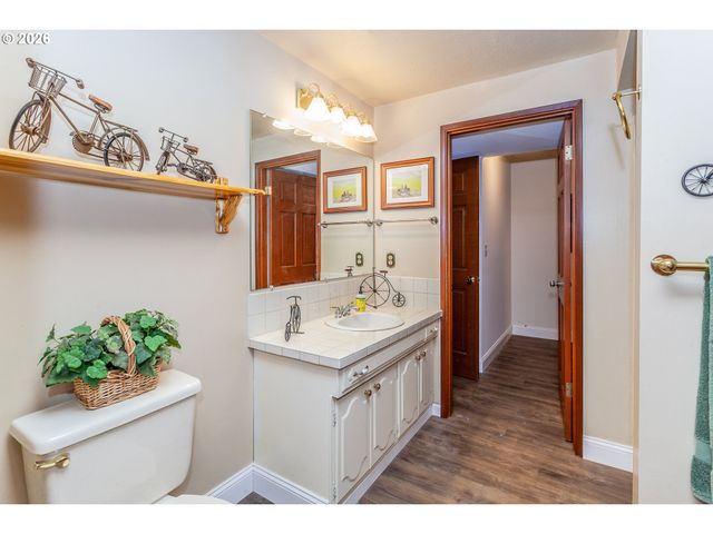 7130 LOS VERDES Dr, Gladstone, OR 97027