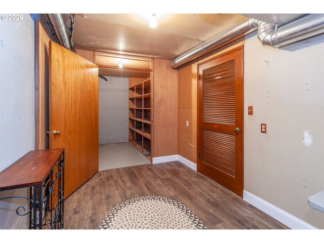 7130 LOS VERDES Dr, Gladstone, OR 97027