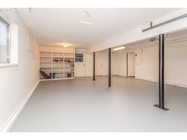 7130 LOS VERDES Dr, Gladstone, OR 97027