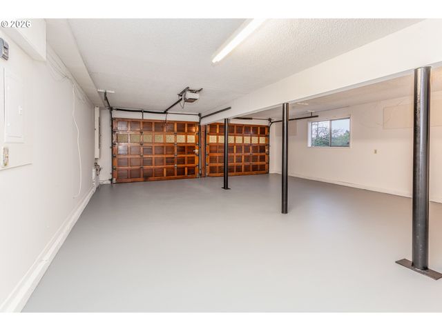 7130 LOS VERDES Dr, Gladstone, OR 97027