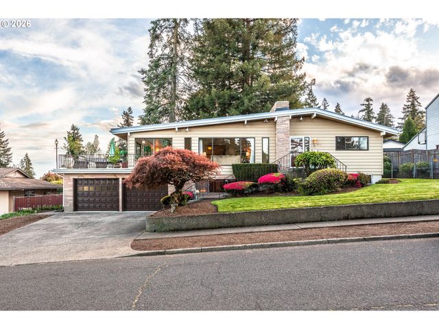 7130 LOS VERDES Dr, Gladstone, OR 97027