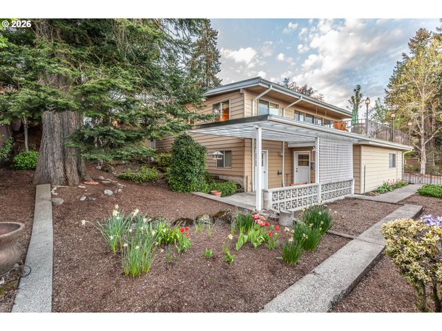 7130 LOS VERDES Dr, Gladstone, OR 97027