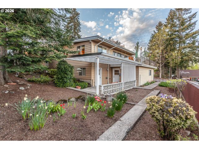 7130 LOS VERDES Dr, Gladstone, OR 97027