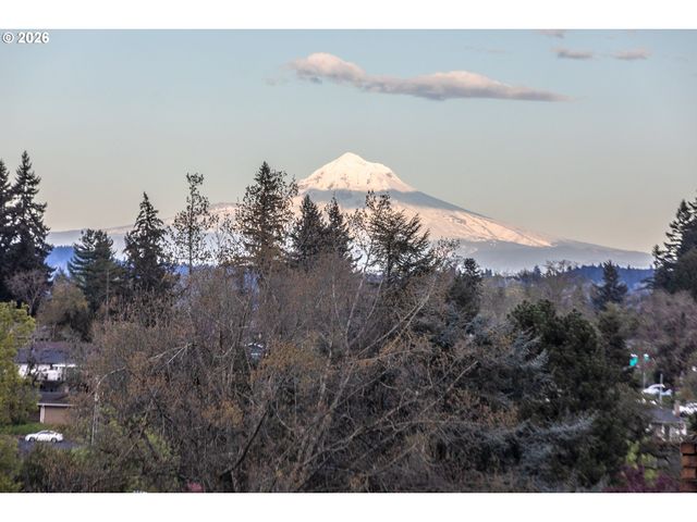 7130 LOS VERDES Dr, Gladstone, OR 97027