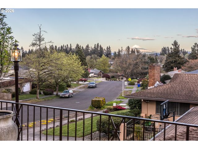 7130 LOS VERDES Dr, Gladstone, OR 97027