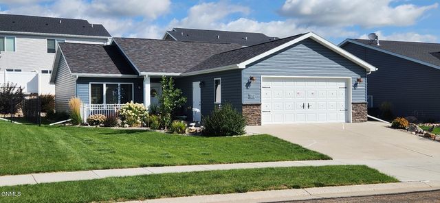 212 Huron Drive, Bismarck, ND 58503 property photo