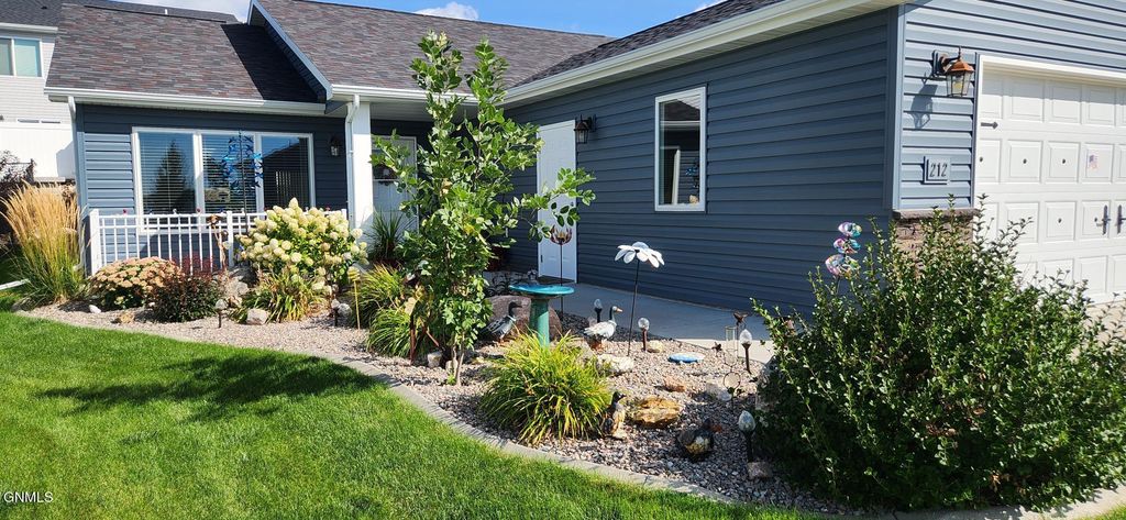 212 Huron Drive, Bismarck, ND 58503 photo 3