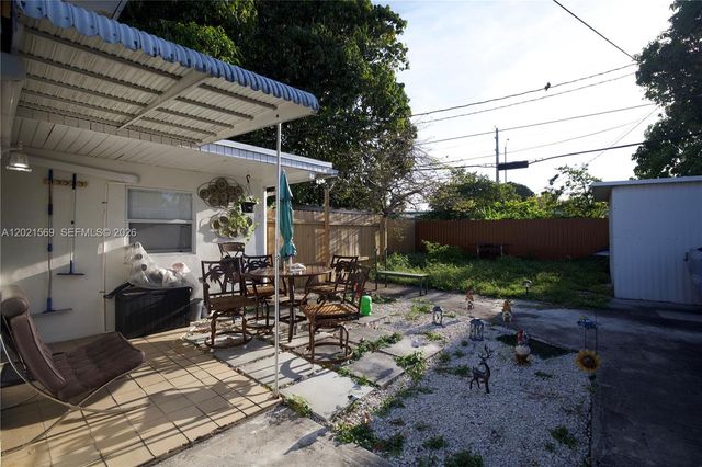 1120 E 6th Ct, Hialeah, FL 33010