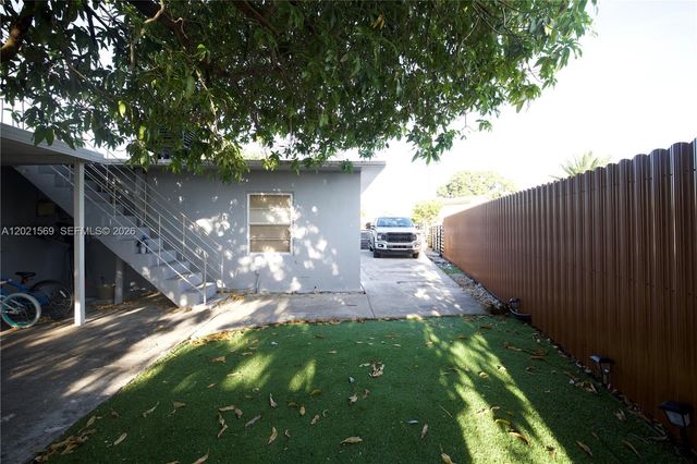 1120 E 6th Ct, Hialeah, FL 33010