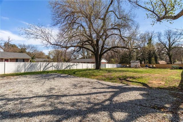 605 S Main Street, Kernersville, NC 27284