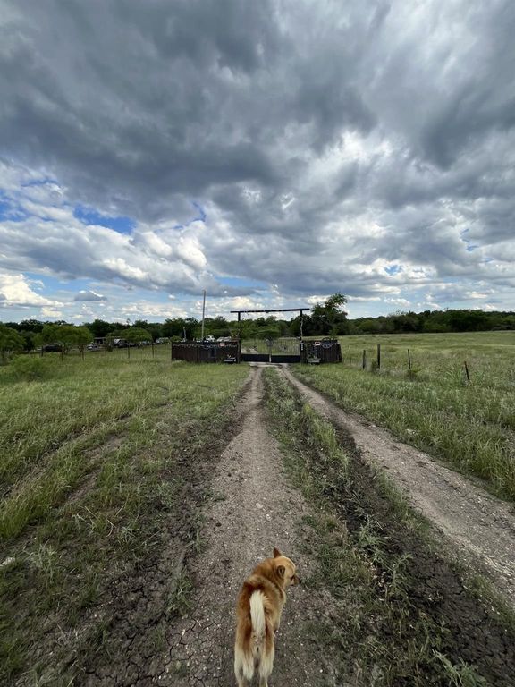 1976 Old Kelley RD, Lockhart, TX 78644