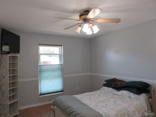 5717 Loring Dr, Milton, FL 32583