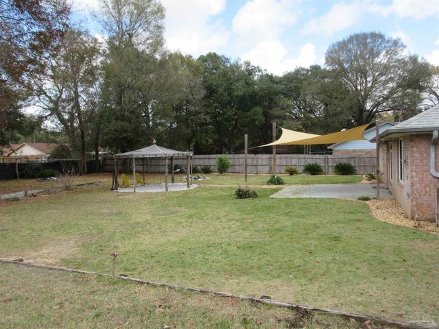 5717 Loring Dr, Milton, FL 32583