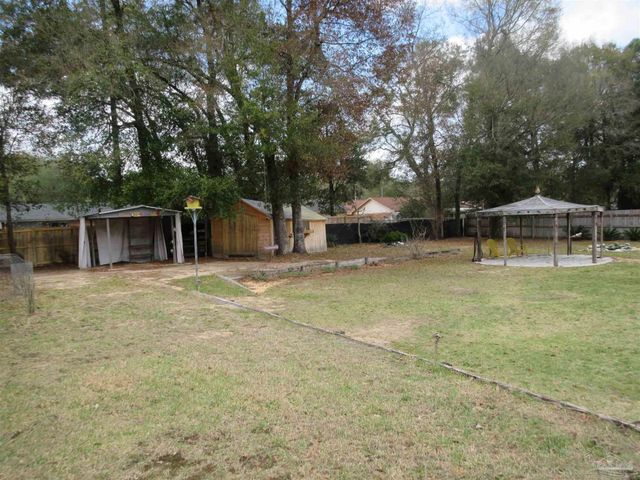 5717 Loring Dr, Milton, FL 32583