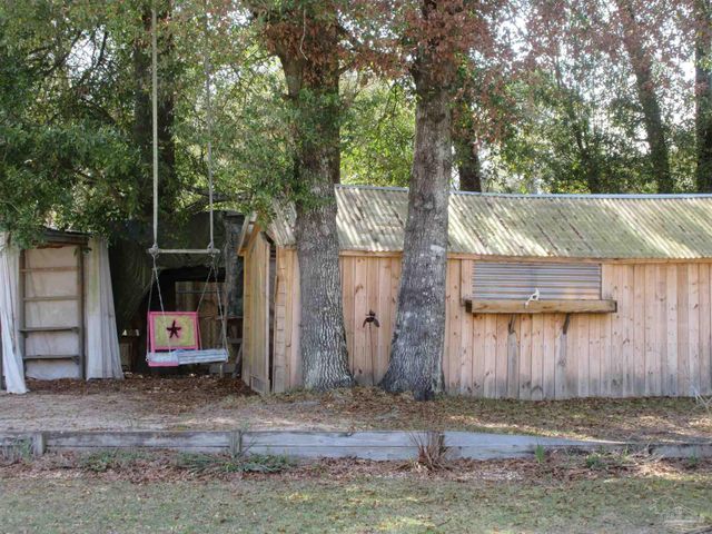 5717 Loring Dr, Milton, FL 32583