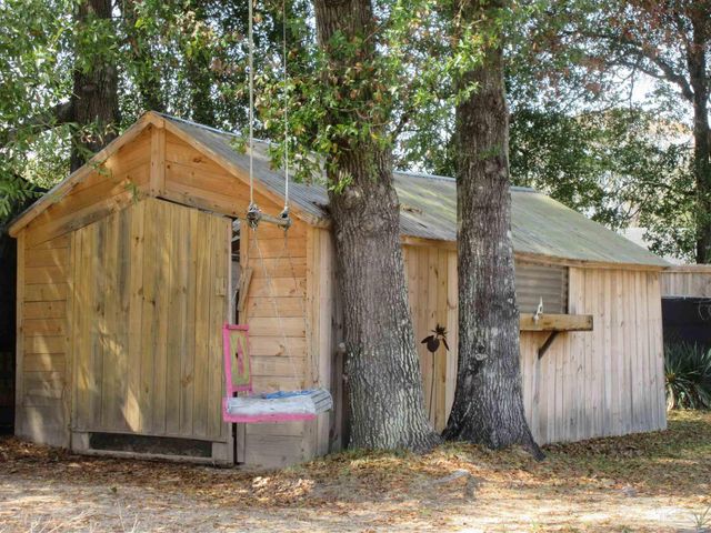 5717 Loring Dr, Milton, FL 32583