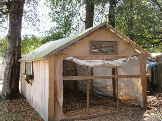 5717 Loring Dr, Milton, FL 32583