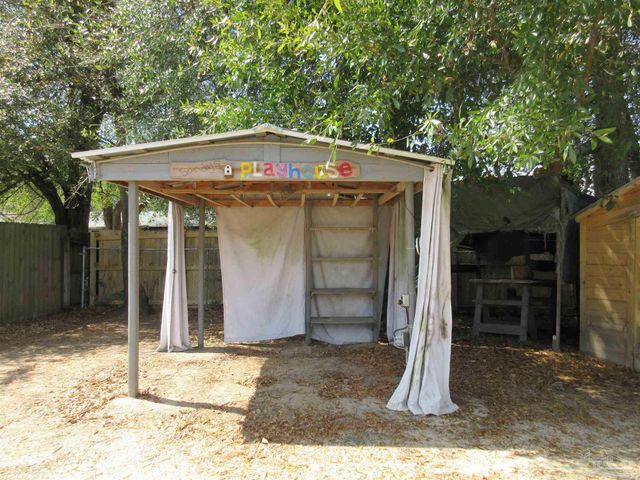 5717 Loring Dr, Milton, FL 32583