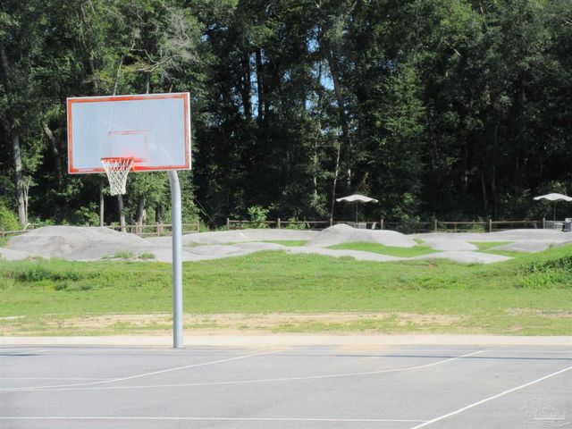 5717 Loring Dr, Milton, FL 32583