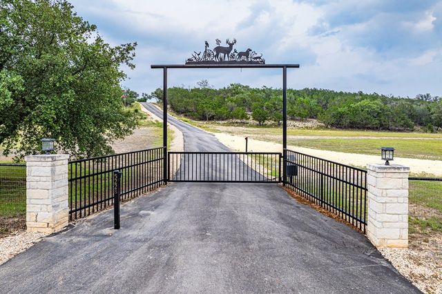 5228-A FM 3240, Bandera, TX 78003