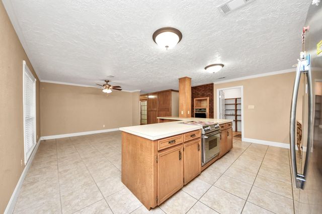 215 Hardy Street, Bacliff, TX 77518