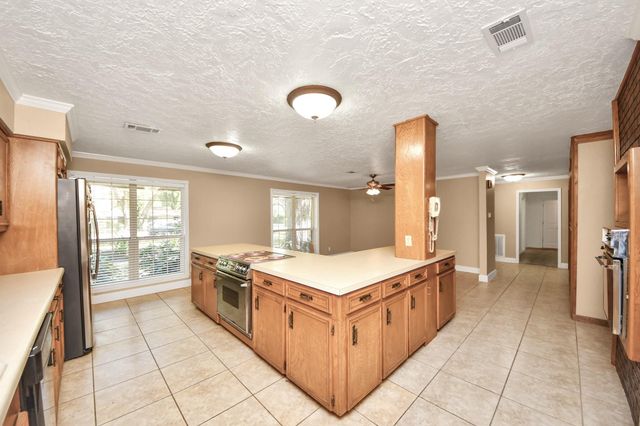 215 Hardy Street, Bacliff, TX 77518