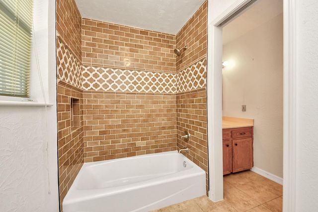 215 Hardy Street, Bacliff, TX 77518