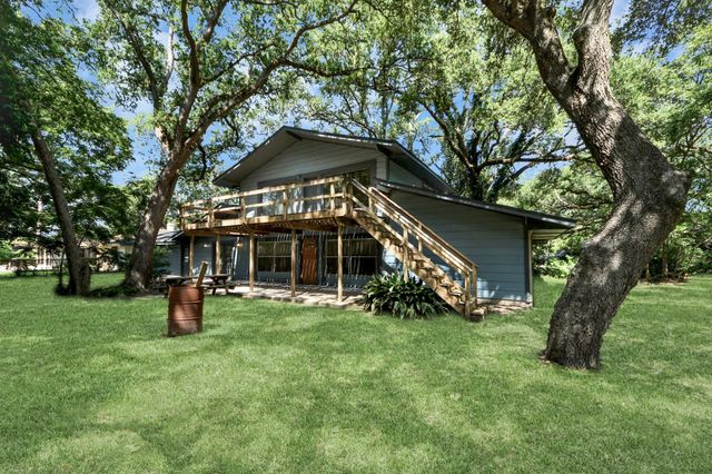 215 Hardy Street, Bacliff, TX 77518
