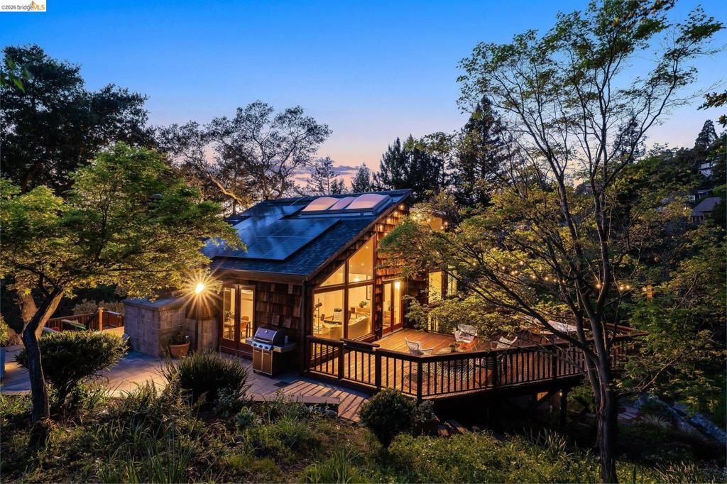 Image 2 of property listing at 1179 Keith AVE, Berkeley, CA 94708