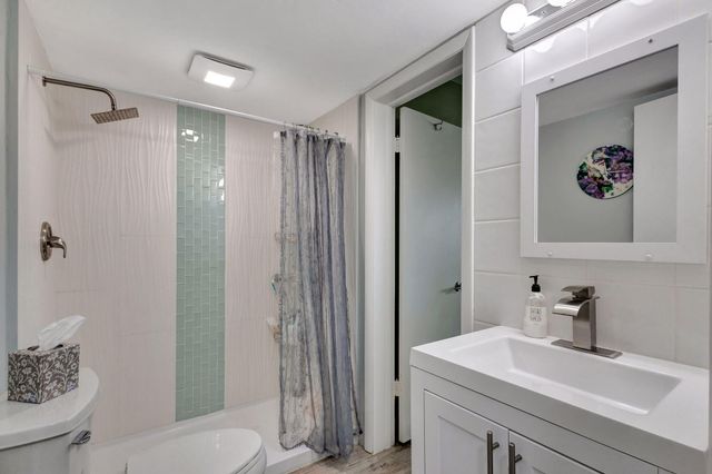 2936 Lake Shore Drive 309, Riviera Beach, FL 33404