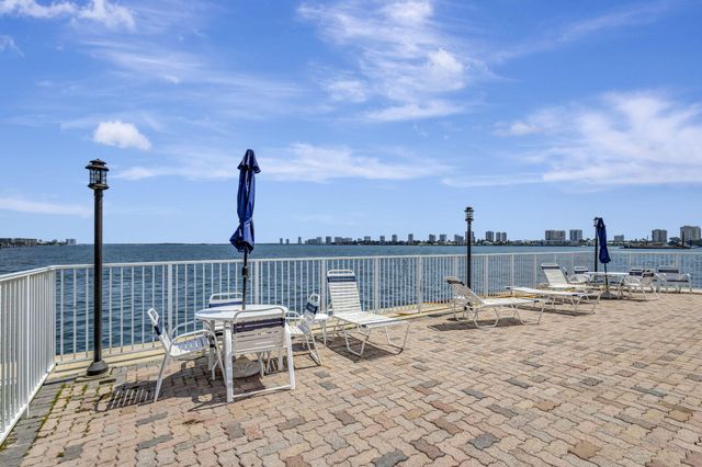 2936 Lake Shore Drive 309, Riviera Beach, FL 33404