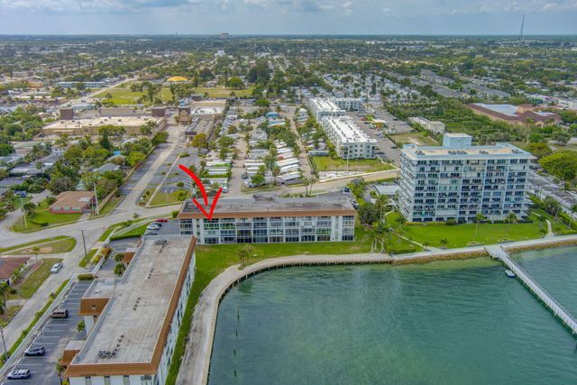 2936 Lake Shore Drive 309, Riviera Beach, FL 33404