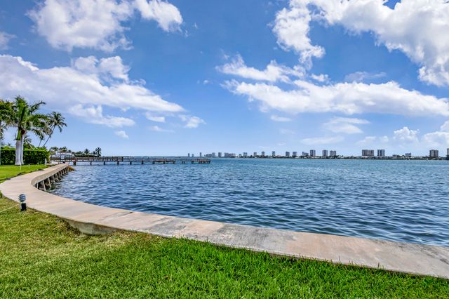 2936 Lake Shore Drive 309, Riviera Beach, FL 33404