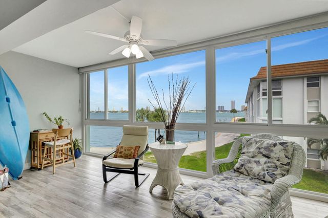 2936 Lake Shore Drive 309, Riviera Beach, FL 33404