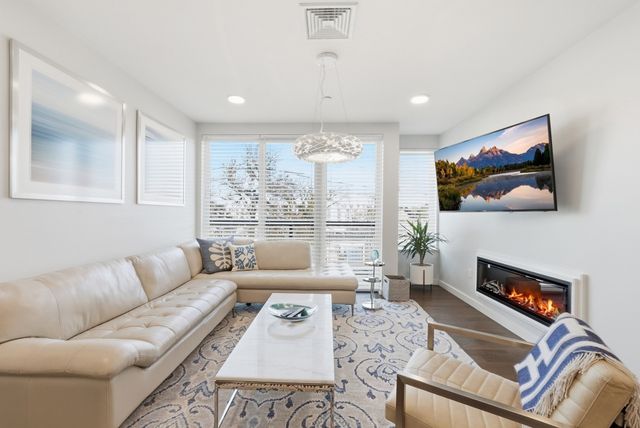 68 Los Angeles St PH5, Newton, MA 02458