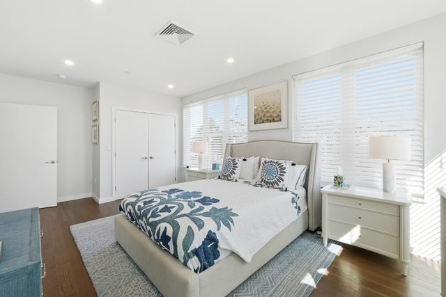 68 Los Angeles St PH5, Newton, MA 02458